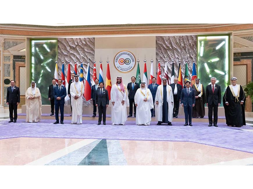 صورة تذكارية للمشاركين في القمة (قنا)