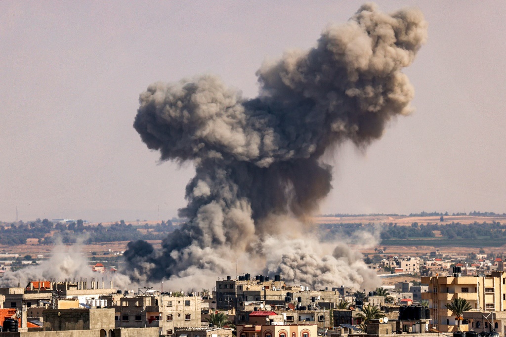 قصف إسرائيلي على رفح في جنوب قطاع غزة بتاريخ 19 تشرين الأول/أكتوبر 2023 (ا ف ب)