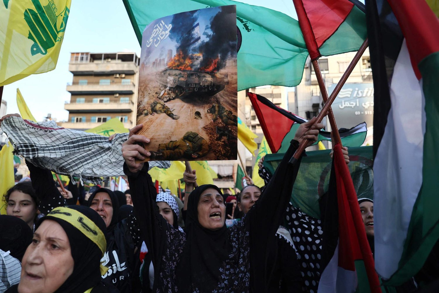 مناصرون لـ«حزب الله» في الضاحية الجنوبية لبيروت (أ.ف.ب)