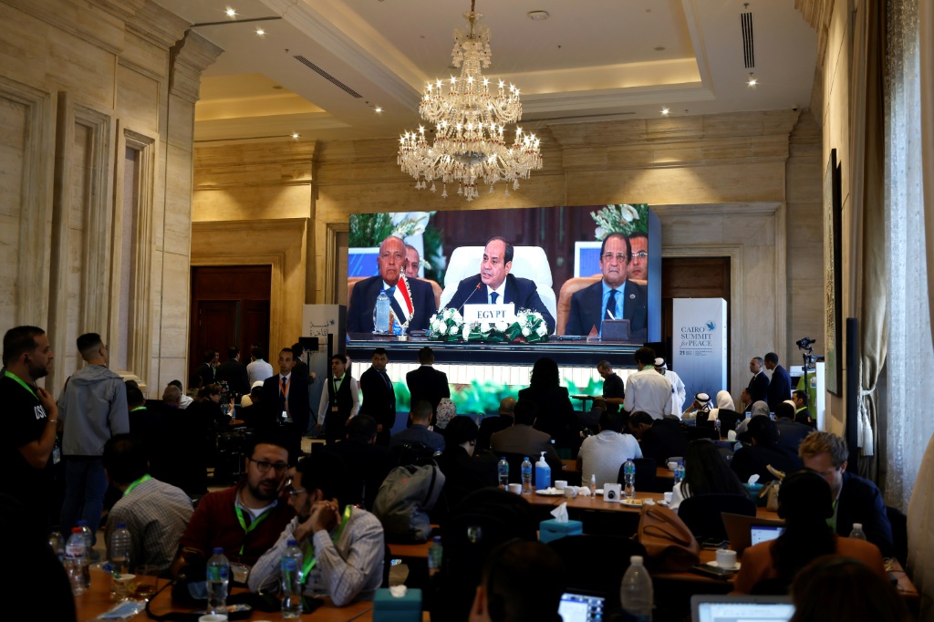 فتحت قطر في 2013 ممثلية لطالبان، حكام أفغانستان، وقبل سنة سمحت لحماس بفتح ممثلية في الدوحة، بعد أن قطعت هذه المنظمة نفسها عن سوريا (أ ف ب)