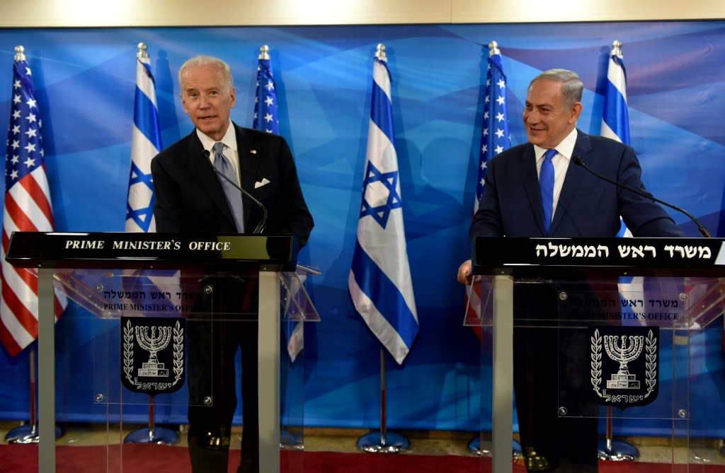 مؤتمر صحافي مشترك لرئيس الوزراء الإسرائيلي بنيامين نتانايهو (يمين) ونائب الرئيس الأميركي جو بايدن في القدس في العام 2016 (ا ف ب)