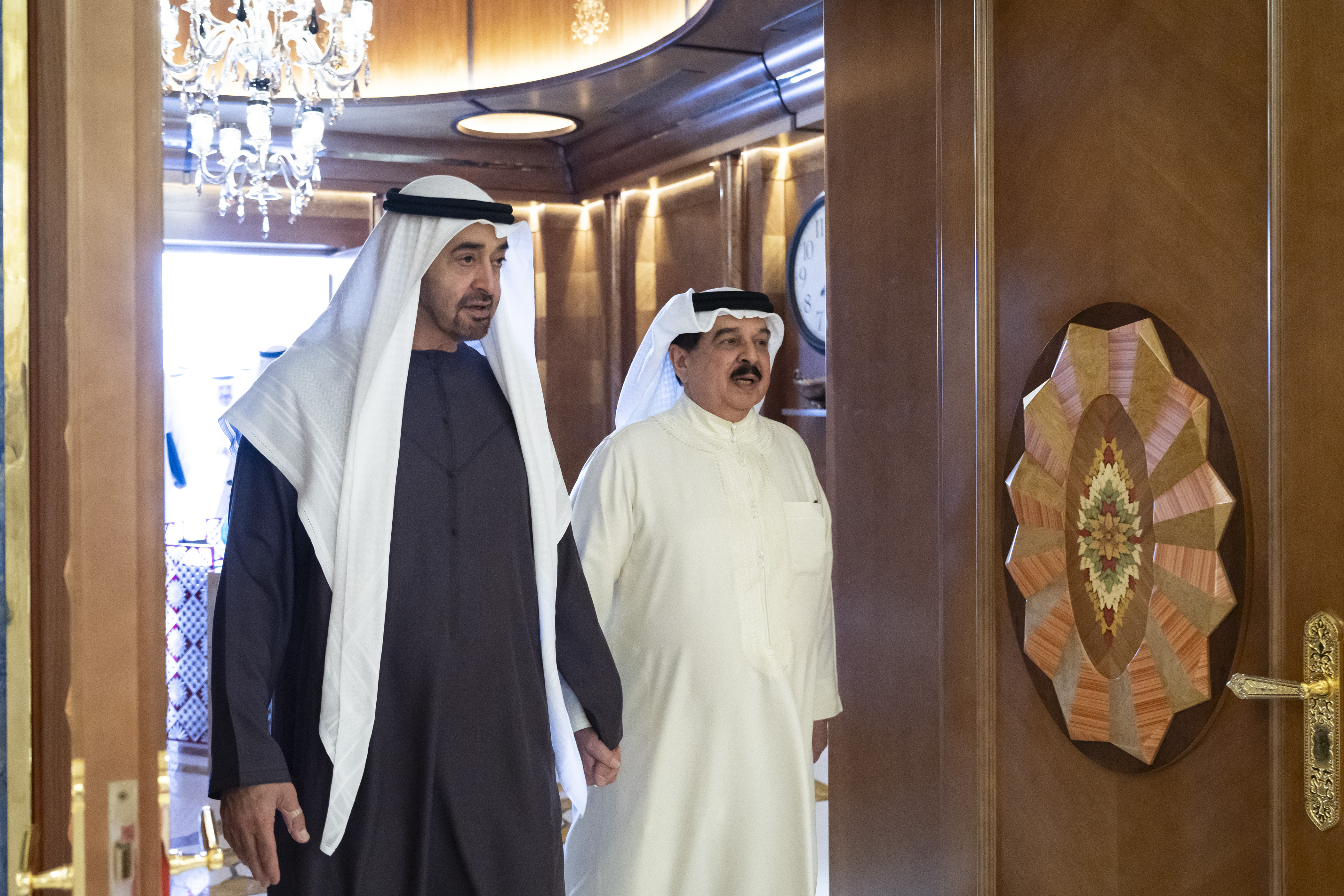 الرئيس الاماراتي الشيخ محمد بن زايد وملك البحرين الملك حمد بن عيسى آل خليفة (وام)