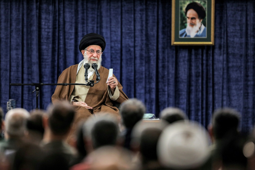 مرشد الثورة الاسلامية في ايران آية الله علي خامنئي في طهران في 25 تشرين الأول/أكتوبر 2023 (أ ف ب)   