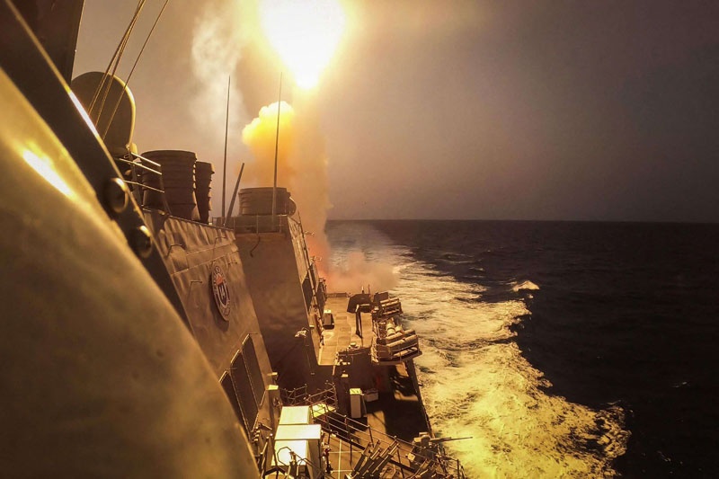 المشهد في البحر الأحمر: صواريخ أميركية تعترض صواريخ كروز ومسيرات حوثية