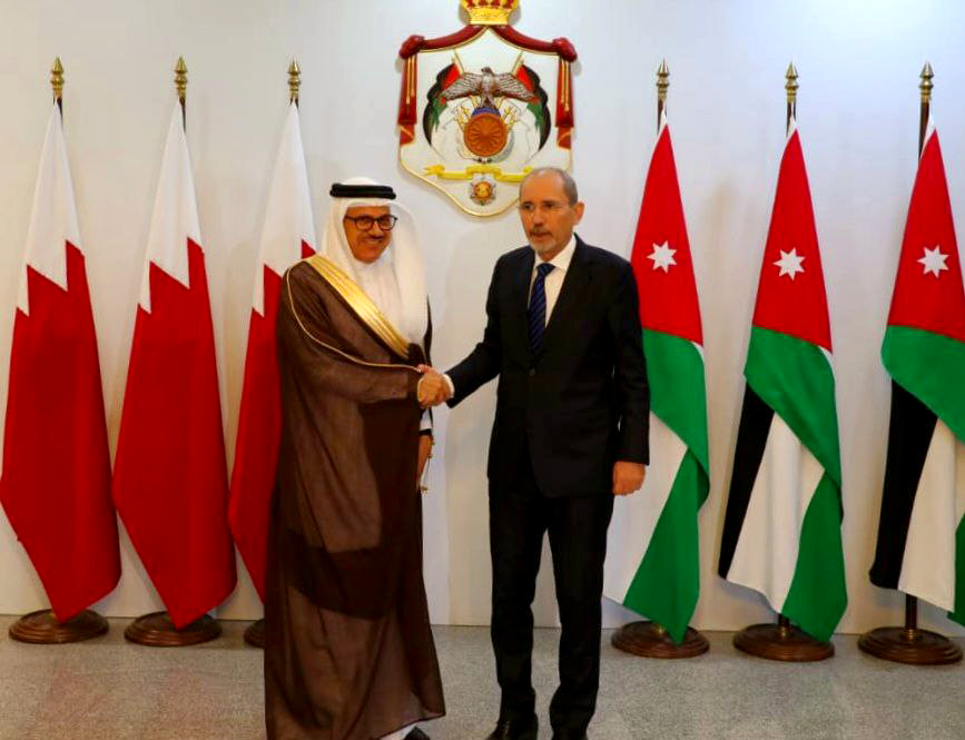 جانب من اللقاء الذي جمع وزيرا الخارجية البحريني والأردني (وكالة الانباء الاردنية)