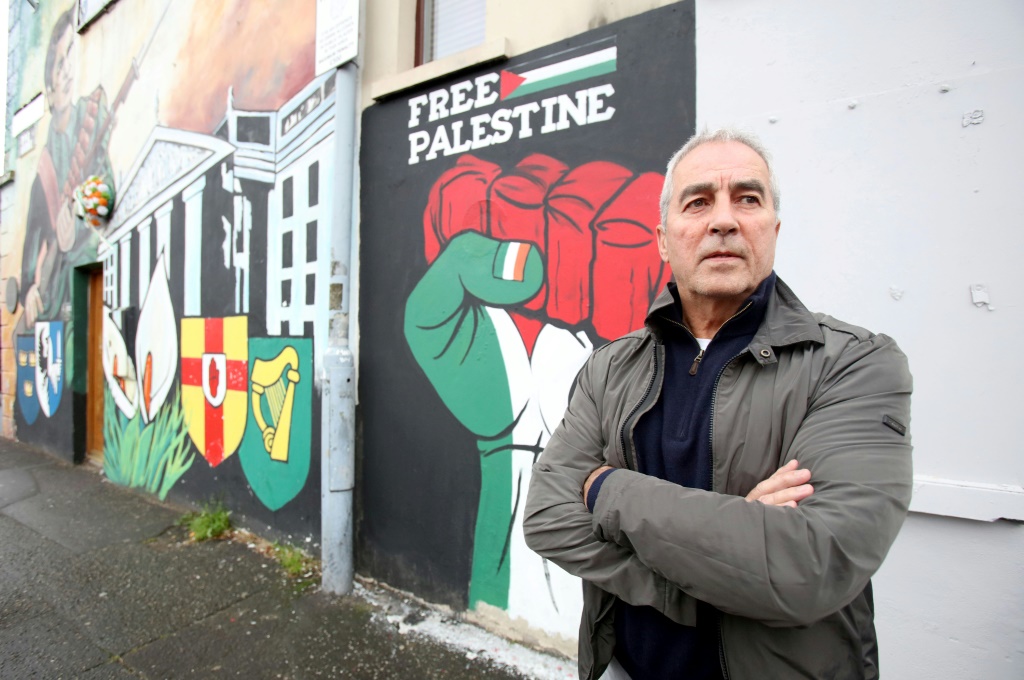 يقول بات شيهان، المضرب عن الطعام السابق في الجيش الجمهوري الأيرلندي، إن الأيرلنديين لديهم تقارب مع الفلسطينيين (أ ف ب)   