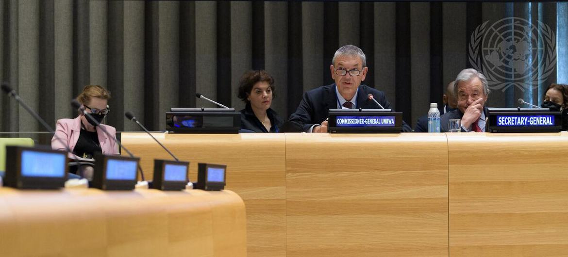 فيليب لازاريني، المفوض العام لوكالة الأمم المتحدة لإغاثة وتشغيل اللاجئين الفلسطينيين في الشرق الأدنى (الأونروا)، يتحدث خلال مؤتمر التعهدات للأونروا، إلى جانب الأمين العام أنطونيو غوتيريش (موقع الأمم المتحدة)