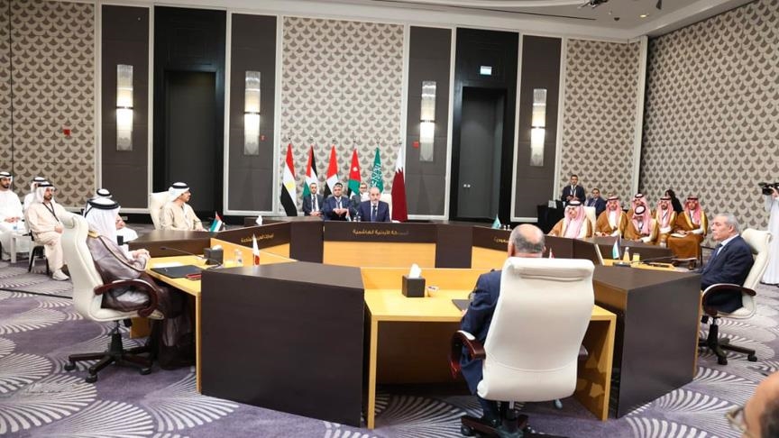يأتي الاجتماع قبيل آخر يعقده الوزراء الخمس مع نظيرهم الأمريكي أنتوني بلينكن، للتأكيد على الموقف العربي الداعي لوقف إطلاق النار في غزة وضمان وصول المساعدات الإنسانية (الاناضول)