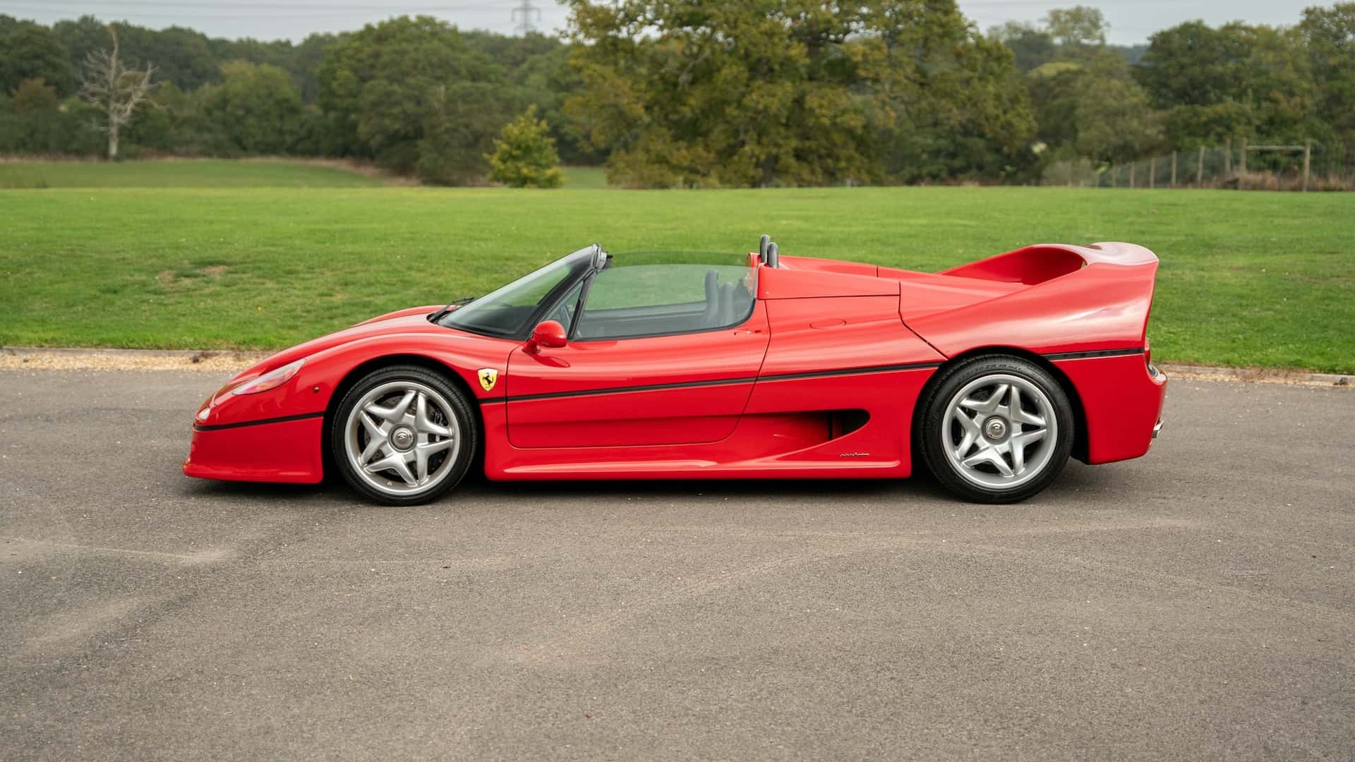 فيراري F50 المملوكة لرود ستيوارت للبيع (موتو1)