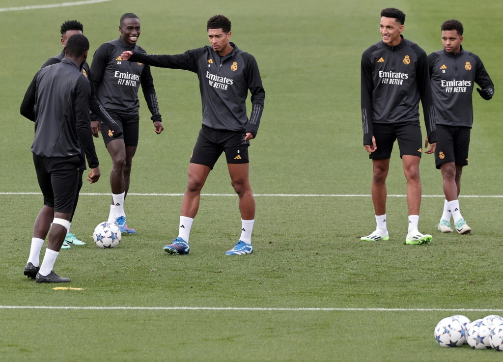 شارك الدولي الإنكليزي جود بيلينغهام في الحصة التدريبية لريال مدريد الإسباني عشية مواجهة براغا البرتغالي في دوري أبطال أوروبا، لكنه لم يكملها وفق ما قال مدربه الإيطالي كارلو أنشيلوتي (ا ف ب)