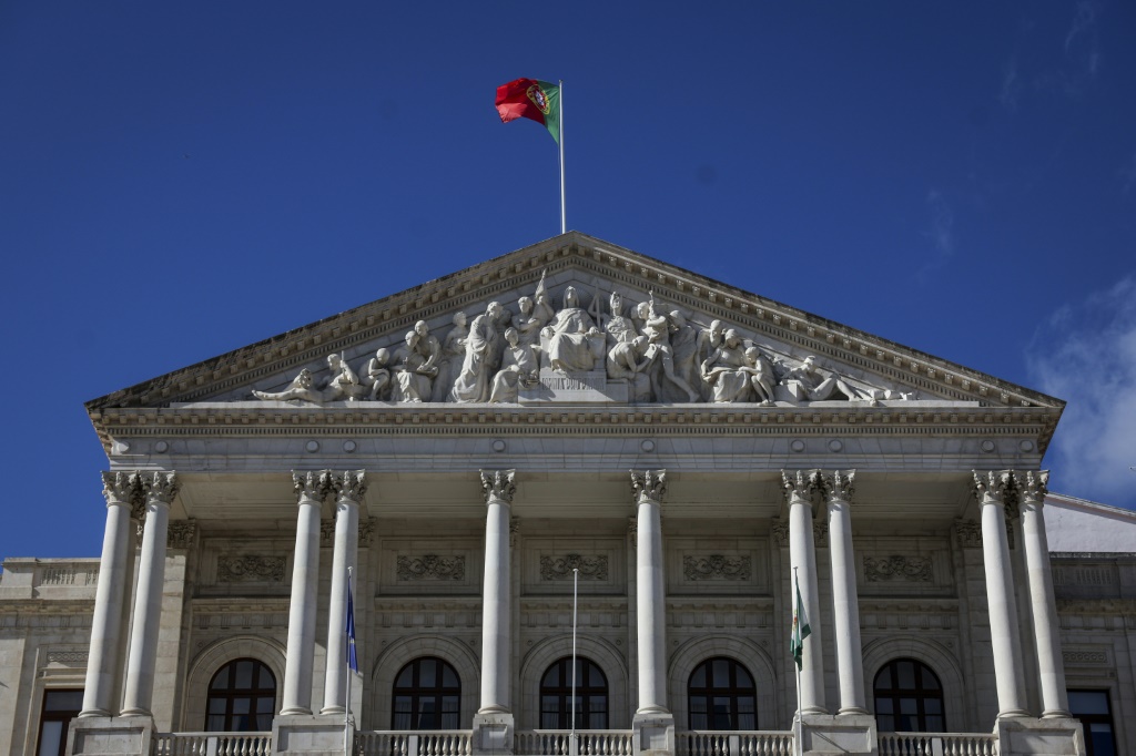 استقال رئيس الوزراء البرتغالي أنطونيو كوستا يوم الثلاثاء في أعقاب فضيحة فساد تتعلق بعقود الطاقة (أ ف ب)   