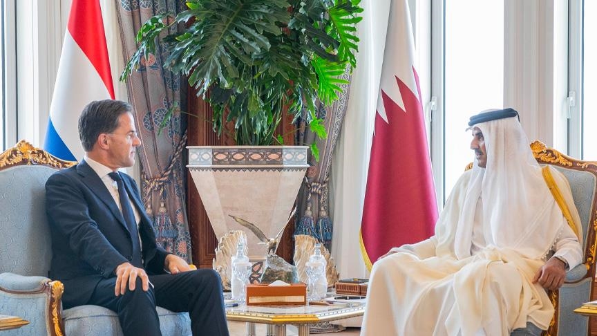 خلال لقاء جمع أمير قطر تميم بن حمد آل ثاني ورئيس وزراء مملكة هولندا (الأناضول)