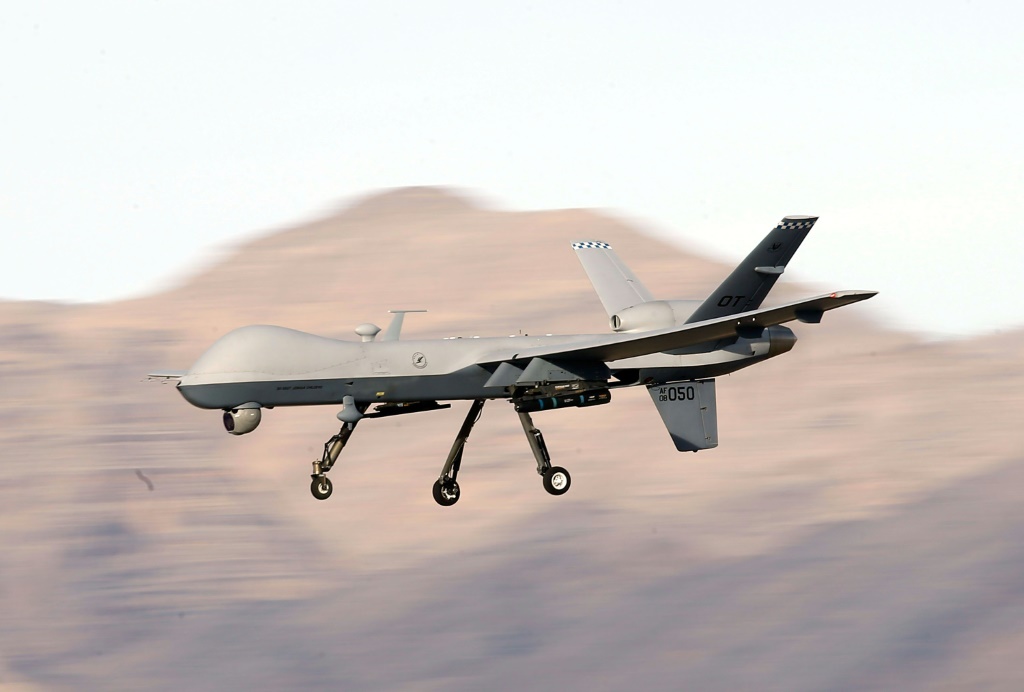 قال مسؤول في البنتاغون إن طائرة بدون طيار من طراز MQ-9 Reaper، تشبه إلى حد كبير هذه الطائرة، أسقطها المتمردون الحوثيون قبالة اليمن (ا ف ب)