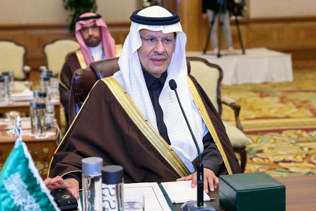 وزير الطاقة السعودي الأمير عبدالعزيز بن سلمان أثناء خضوره اجتماعا لمنظمة الدول العربية المصدرة للنفط (أوابك) في مدينة الكويت في 12 كانون الأول/ديسمبر 2022 (أ ف ب)   