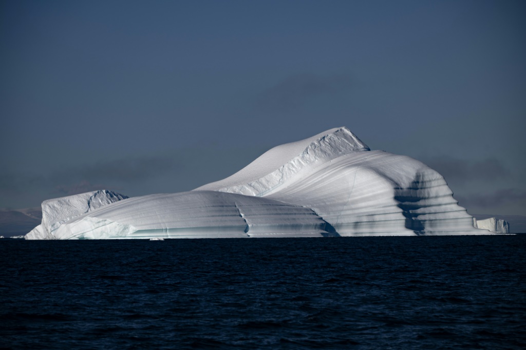 جبل جليدي في شرق غرينلاند في 15 آب/أغسطس 2023(ا ف ب)