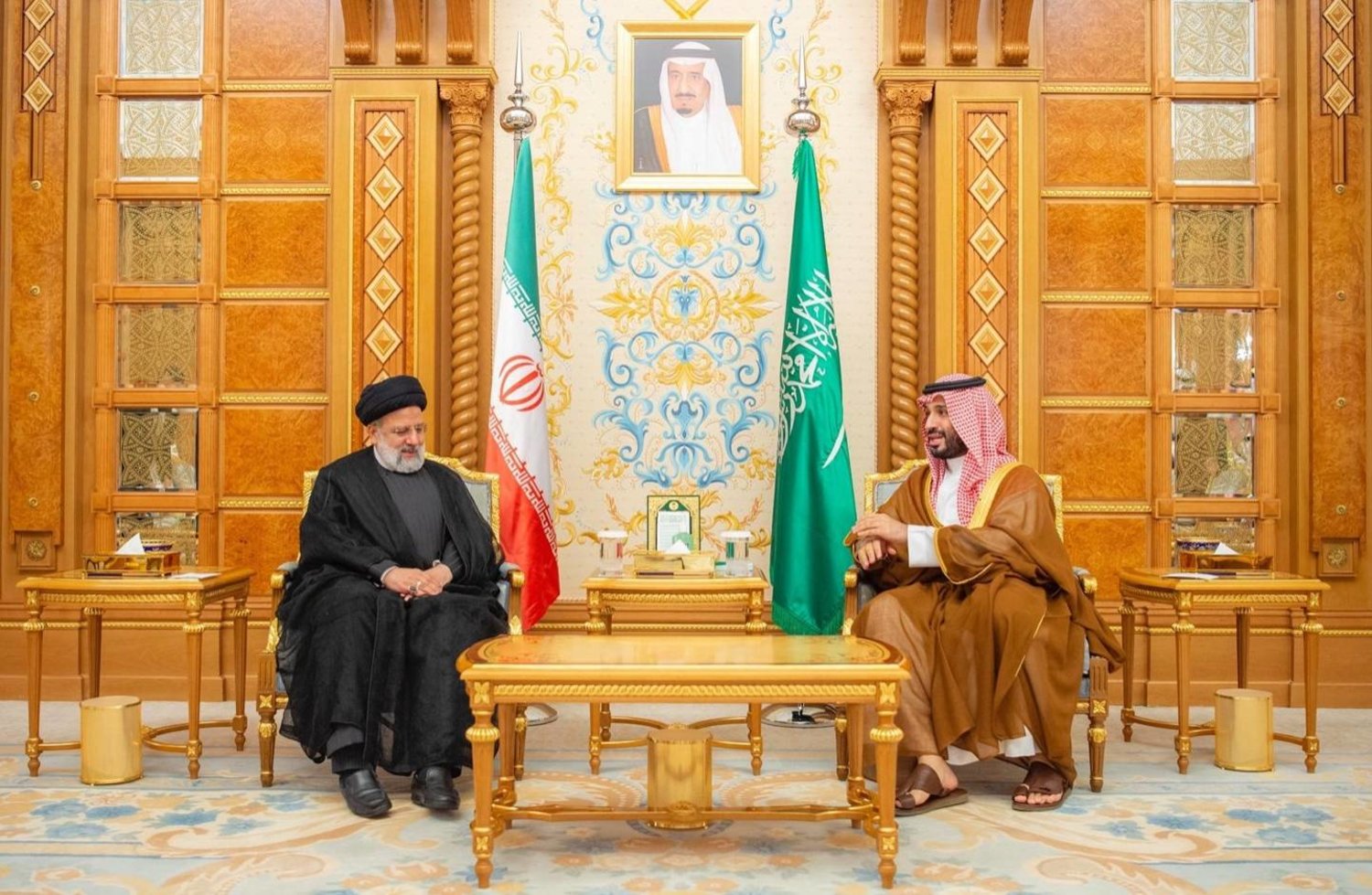 ولي العهد السعودي يلتقي الرئيس الإيراني (واس)