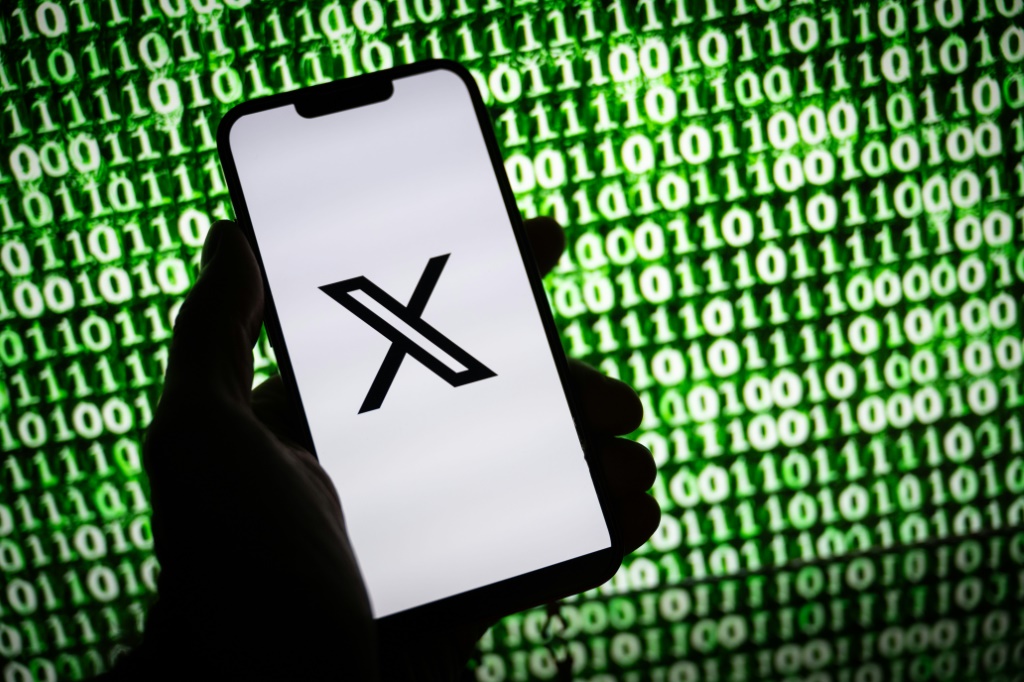 لم تدفع شركة Elon Musk’s X الغرامة المفروضة بسبب فشلها في تحديد خططها للقضاء على المحتوى الذي يصور الاعتداء الجنسي على الأطفال على المنصة (ا ف ب)