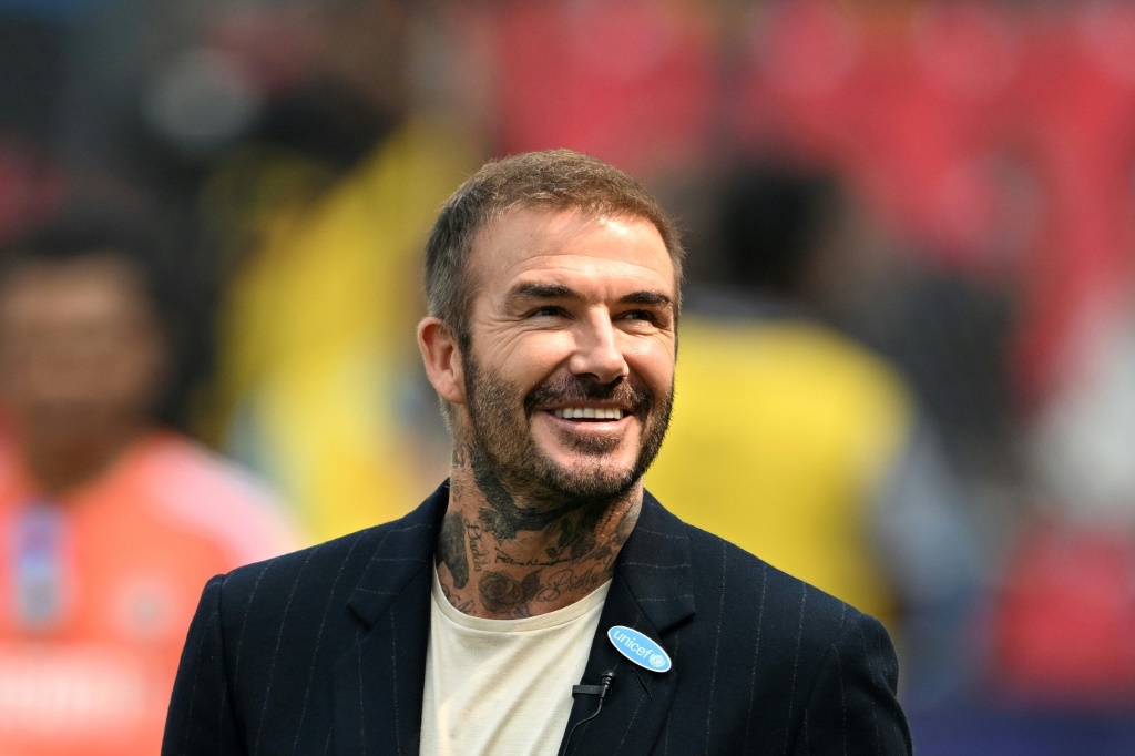 لاعب كرة القدم الانكليزي السابق ديفيد بيكهام يتابع مباراة نصف نهائي كأس العالم للكريكيت لعام 2023 بين الهند ونيوزيلندا في مومباي في 15 تشرين الثاني/نوفمبر 2023. (ا ف ب)