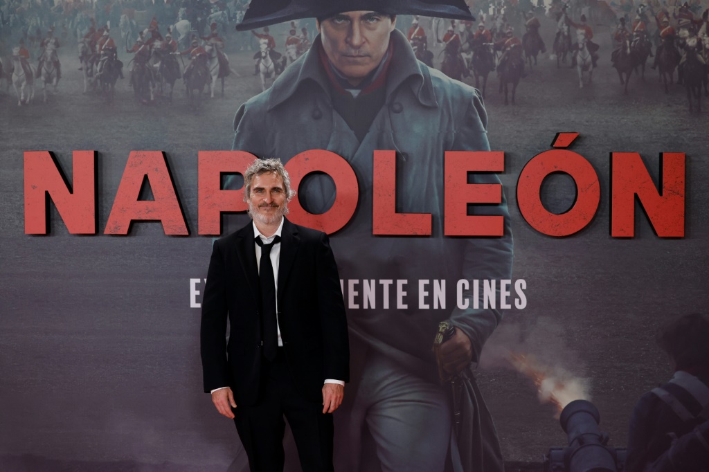 الممثل الأميركي جواكين فينيكس خلال عرض لفيلم "نابوليون" في مدريد في 20 تشرين الثاني/نوفمبر 2023 (ا ف ب)