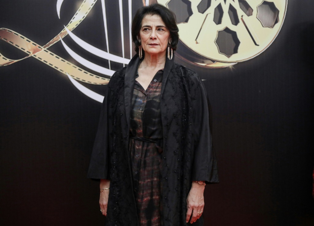 الممثلة والمخرجة الفلسطينية هيام عباس على السجادة الحمراء لمهرجان مراكش السينمائي الدولي في 25 تشرين الثاني/نوفمبر 2023 (ا ف ب)
