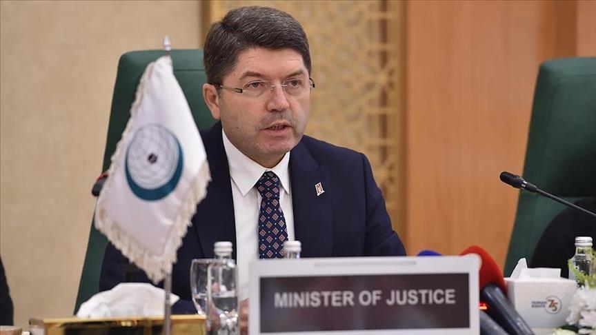 وزير العدل التركي يلماز تونج (الاناضول)