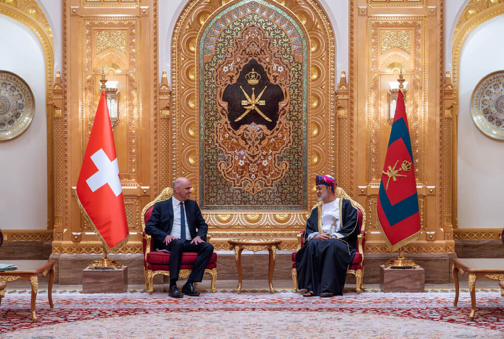 السُّلطان هيثم بن طارق سلطان عمان والرئيس الدكتور آلان بيرسيه رئيـس الاتحاد السويسري في مسقط 30-11-2023 (العمانية)