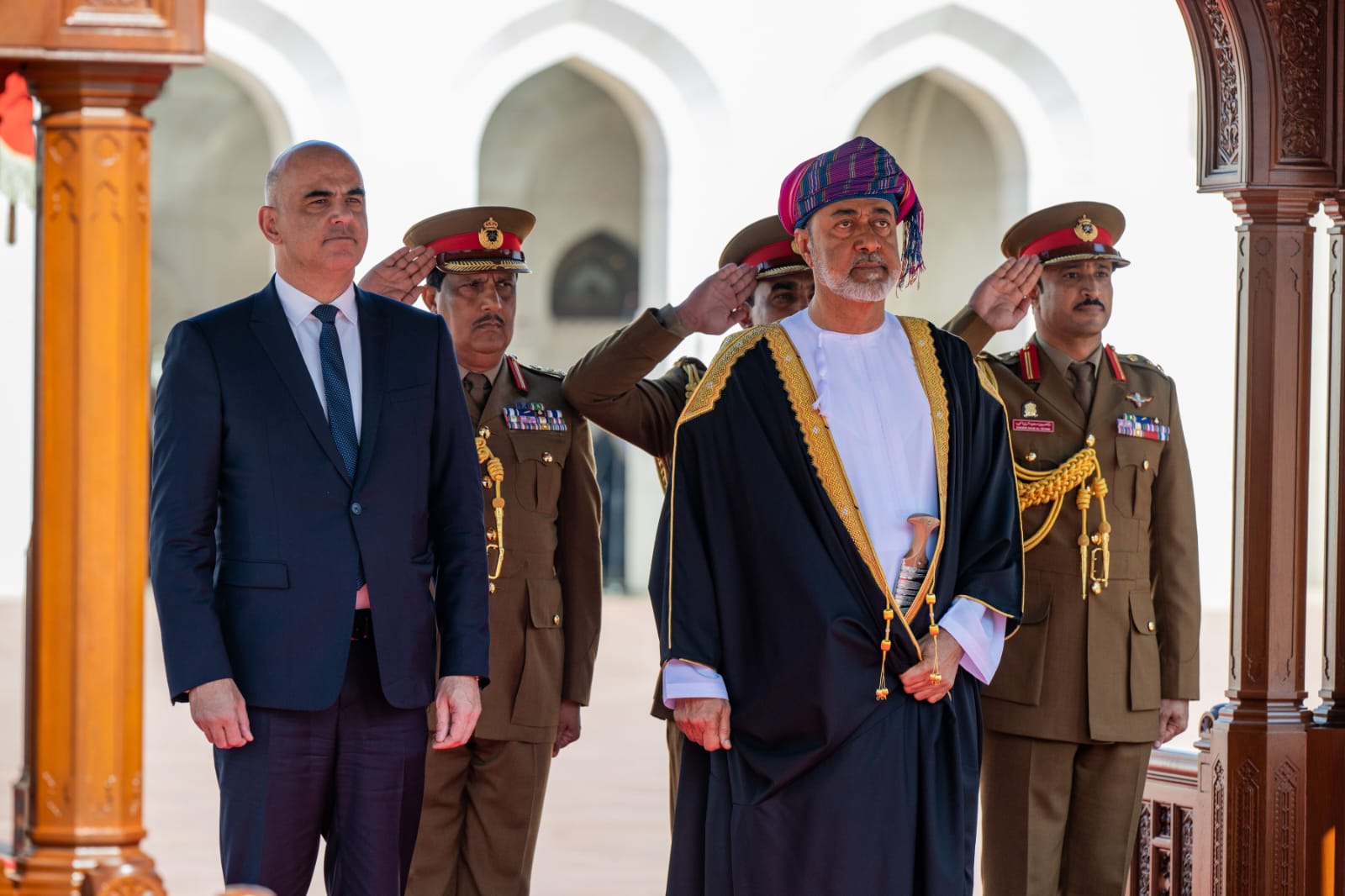 السُّلطان هيثم بن طارق سلطان عمان والرئيس الدكتور آلان بيرسيه رئيـس الاتحاد السويسري في مسقط 30-11-2023 (العمانية)