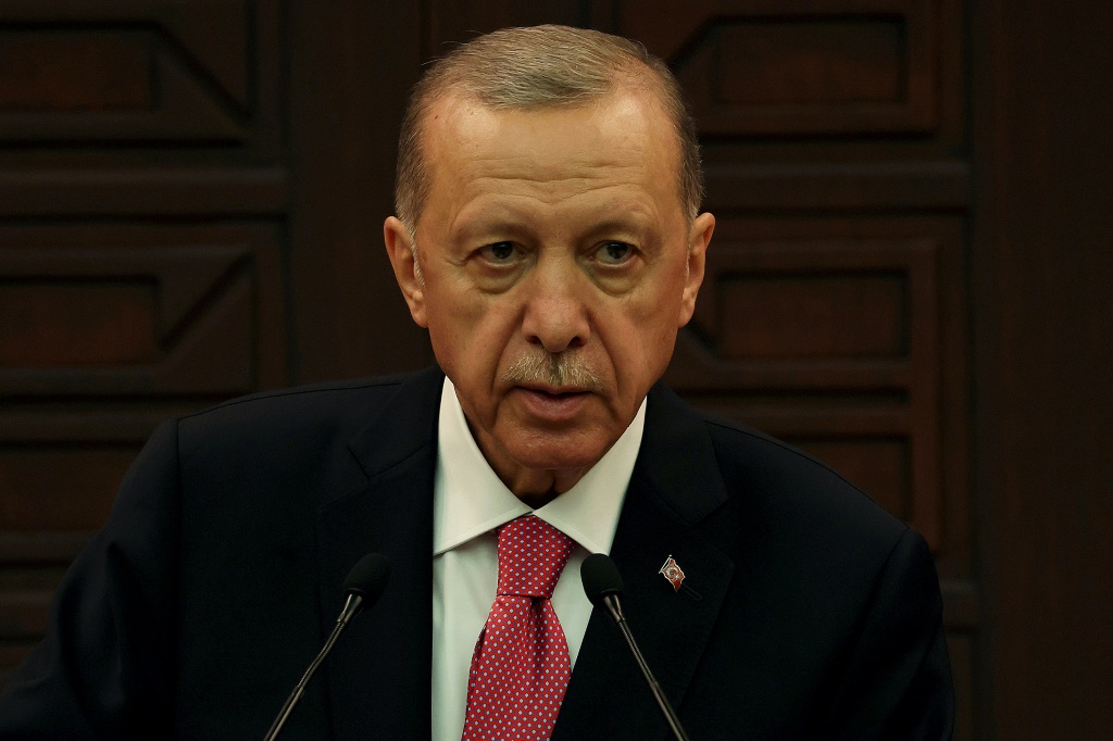 وينظر الرئيس التركي رجب طيب أردوغان إلى حماس باعتبارها القادة المنتخبين شرعيا في غزة (أ ف ب)   