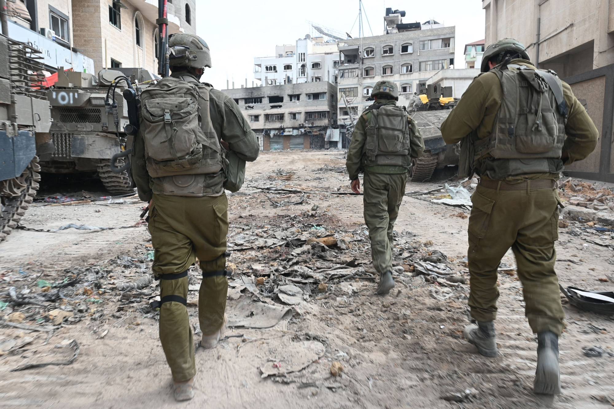 جنود إسرائيليون خلال المعارك ضد "حماس" شمال غزة (أ.ف.ب)