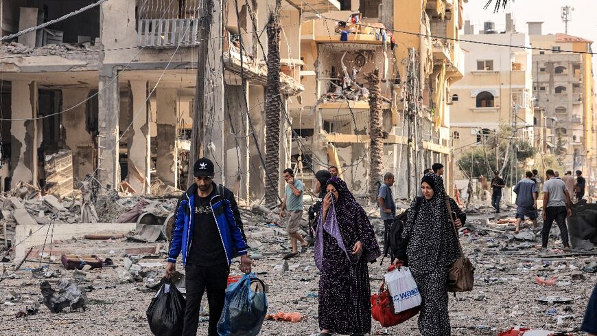 أكثر من 423 ألف شخص فروا من منازلهم في قطاع غزة، بحسب الأمم المتحدة (محمود همس - أ ف ب)