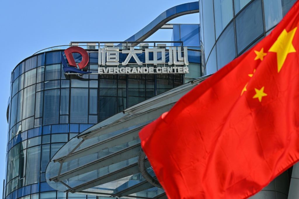 مبنى شركة ايفرغراند العقارية الصينية في شنغهاي في 22 ايلول/سبتمبر 2021. (أ ف ب)   