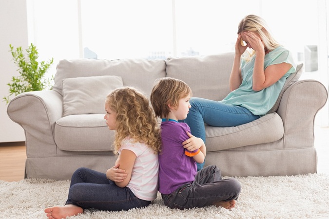  أسباب تدفعكِ للتعامل بعصبية مع أطفالك.. تجنبيها(نواعم)