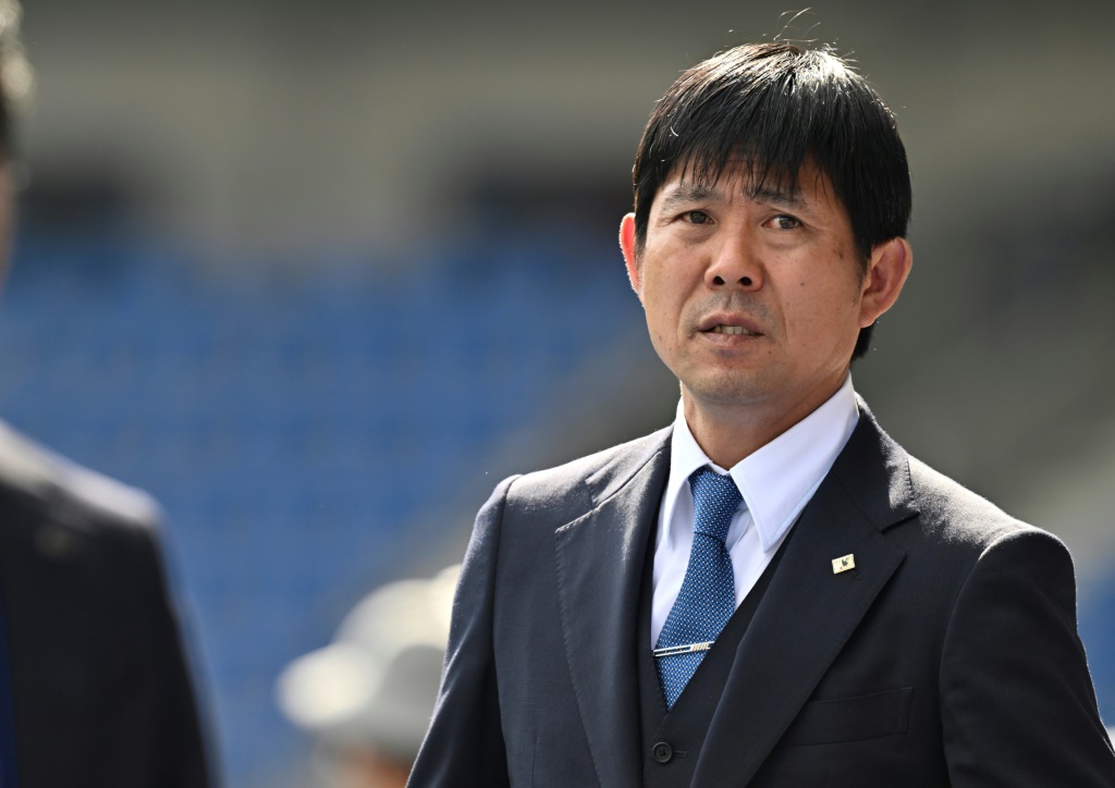مدرب منتخب اليابان هاجيمي مورياسو خلال مباراة ودية أمام تركيا على ملعب كريستال أرينا شرقي بلجيكا، في 12 أيلول/سبتمبر 2023 (ا ف ب)