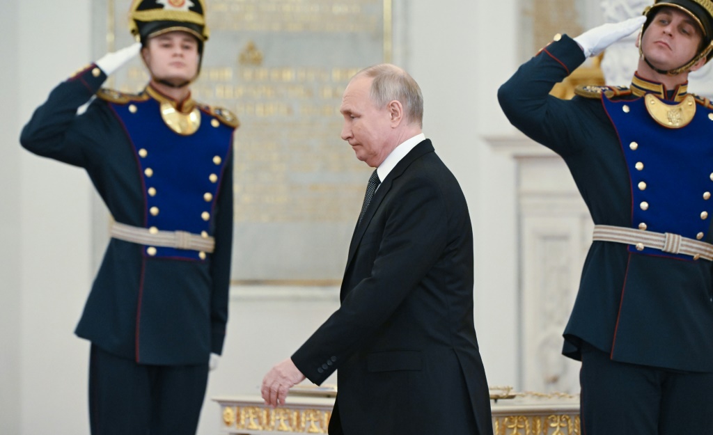 الرئيس الروسي فلاديمير بوتين في الكرملين في الثامن من كانون الأول/ديسمبر 2023 (أ ف ب)   