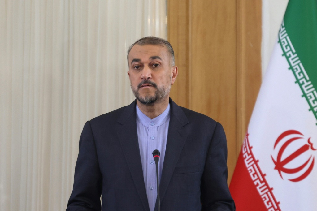 وزير الخارجية الايراني حسين امير عبداللهيان خلال مؤتمر صحافي في طهران في 22 تشرين الاول/اكتوبر 2023 (أ ف ب)   