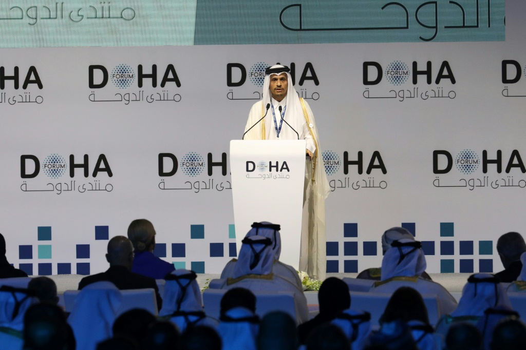 رئيس الوزراء القطري الشيخ محمد بن عبد الرحمن آل ثاني يتحدث خلال الجلسة الافتتاحية لمنتدى الدوحة في العاصمة القطرية الدوحة في 10 كانون الأول/ديسمبر 2023 (ا ف ب)   