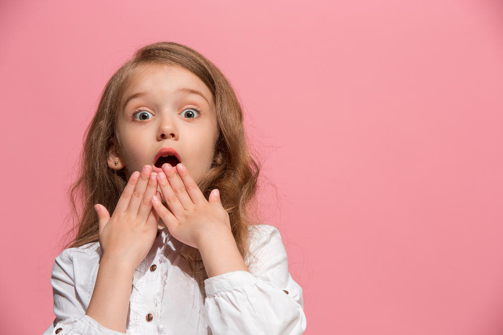 أسباب رائحة الفم الكريهة عند الأطفال وطرق التخلص منها (زهرة الخليج)