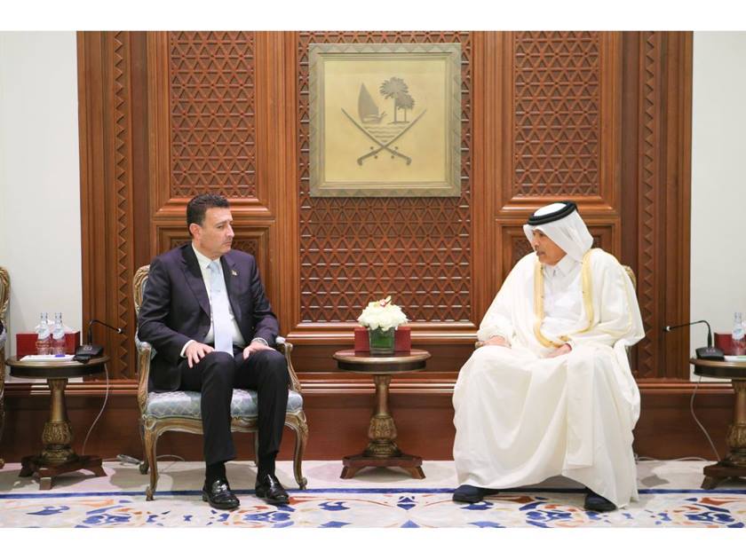 السيد حسن بن عبدالله الغانم رئيس مجلس الشورى القطري مع السيد أحمد الصفدي رئيس مجلس النواب الأردني (قنا)
