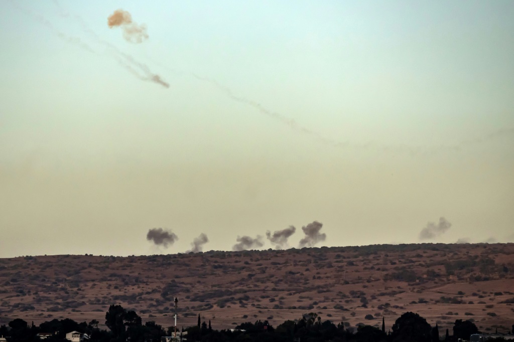 أوضحت الوكالة أن "المدفعية الإسرائيلية استهدفت الأطراف الشرقية لبلدة عيترون (ا ف ب)