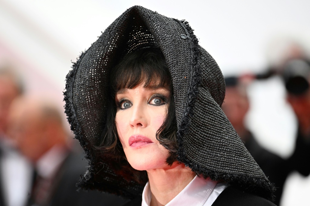 الممثلة الفرنسية إيزابيل أدجاني على هامش مهرجان كان السينمائي في 22 أيار/مايو 2022 (ا ف ب)