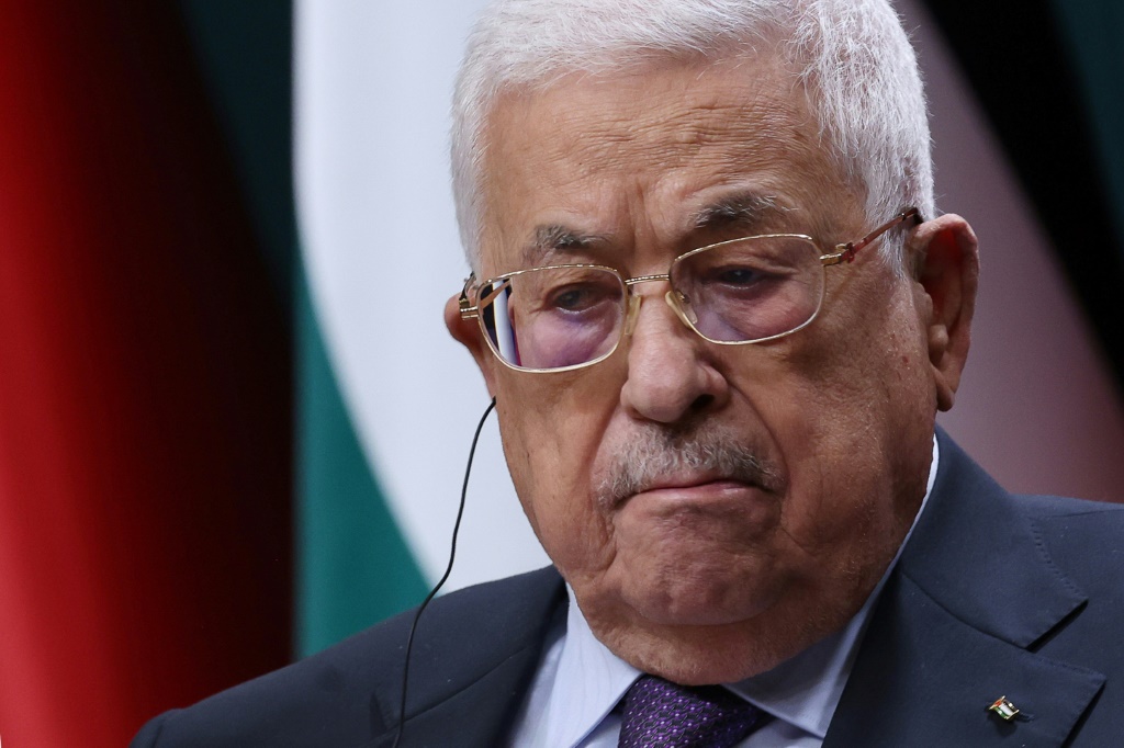 رئيس السلطة الفلسطينية محمود عباس خلال مؤتمر صحافي (ا ف ب)