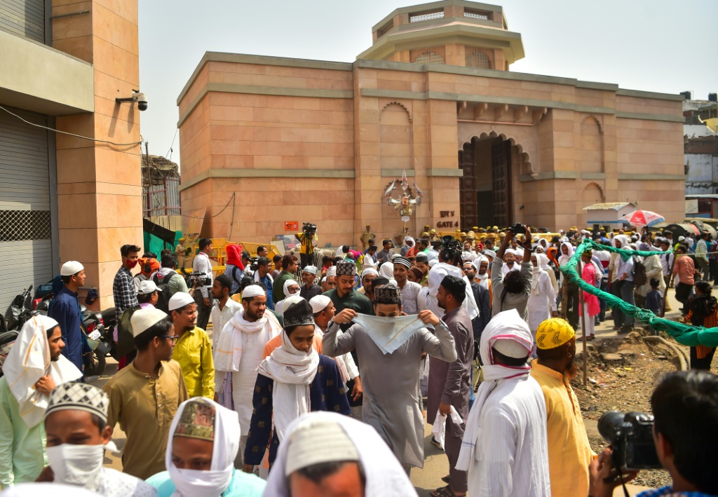 يعد مسجد جيانفابي الذي يعود تاريخه إلى القرن السابع عشر من بين العديد من أماكن العبادة الإسلامية التي سعى النشطاء الهندوس على مدى عقود لاستعادتها لعقيدتهم (أ ف ب)   