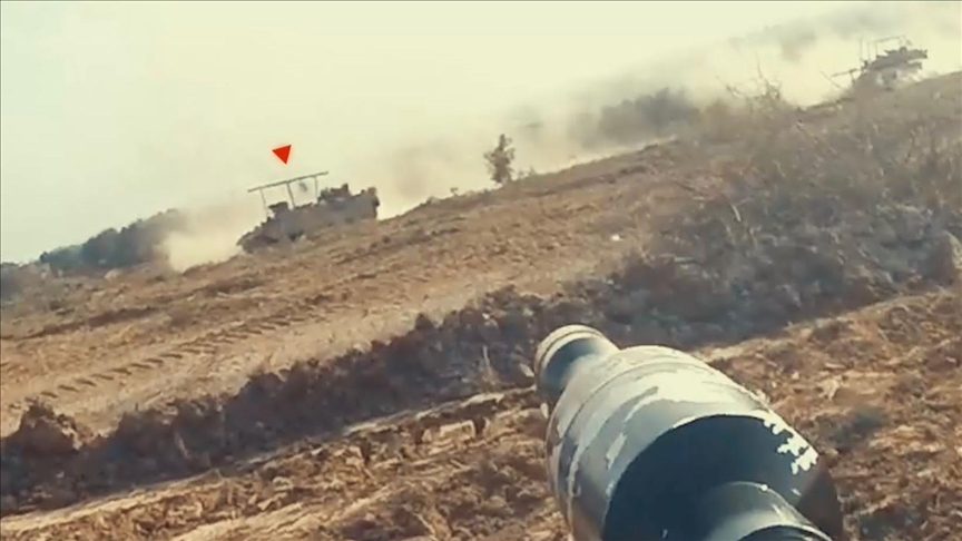 صواريخ القسام  تقصف الدبابات الاسرائيلية (الاناضول)