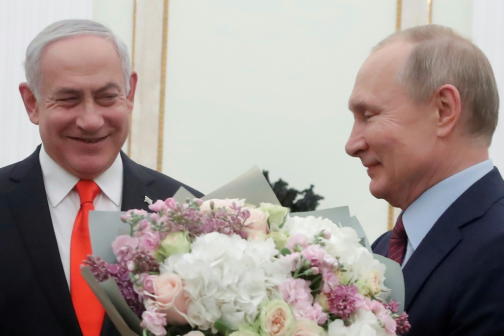 لقد أصبحت إسرائيل وروسيا قريبتين في عهد نتنياهو وبوتين (أ ف ب)