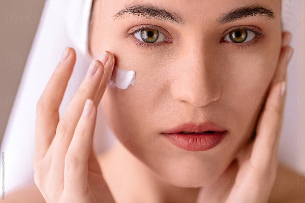 ماسكات لعلاج مشاكل البشرة الدهنية سريعة المفعول (الجميلة)