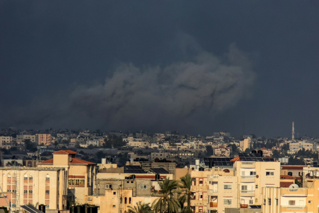 وتعهدت إسرائيل بمواصلة حملتها العسكرية في غزة (أ ف ب)   