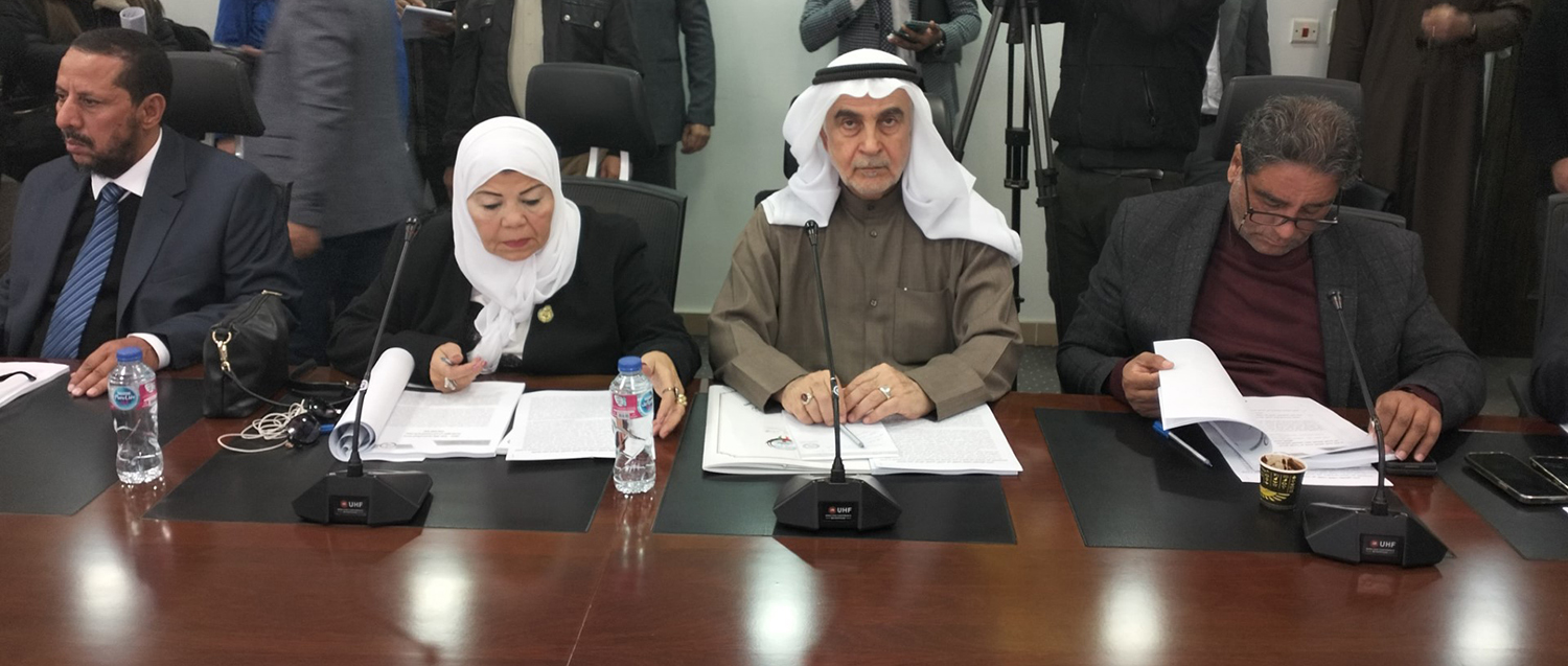 عضو البرلمان العربي النائب الكويتي احمد لاري في اثناء مشاركته في اجتماع لجنة فلسطين (كونا)