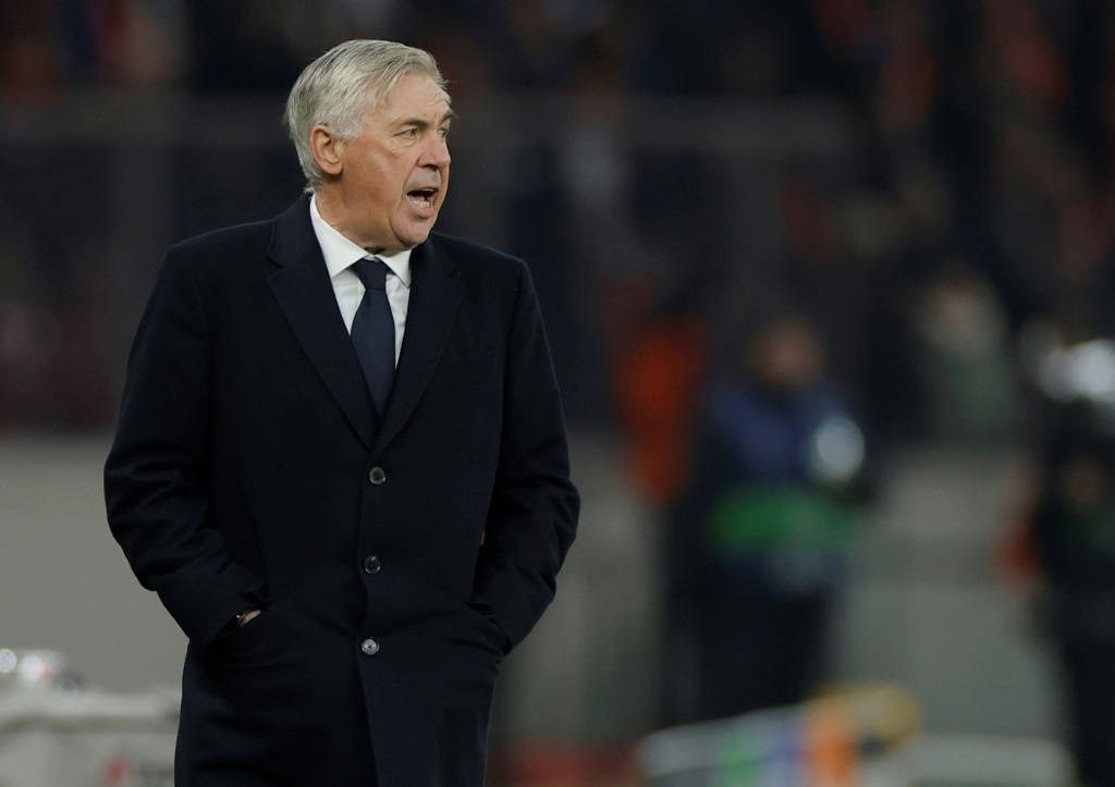 المدرب الايطالي لريال مدريد كارلو انشيلوتي خلال المباراة ضد اونيون برلين الالماني في الجولة الاخيرة من مسابقة دوري ابطال اوروبا في برلين في 12 كانون الاول/ديسمبر 2023 (ا ف ب)