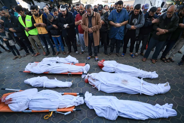 جثامين شهداء في غزة سقطوا جراء القصف الاسرائيلي (أ ف ب)