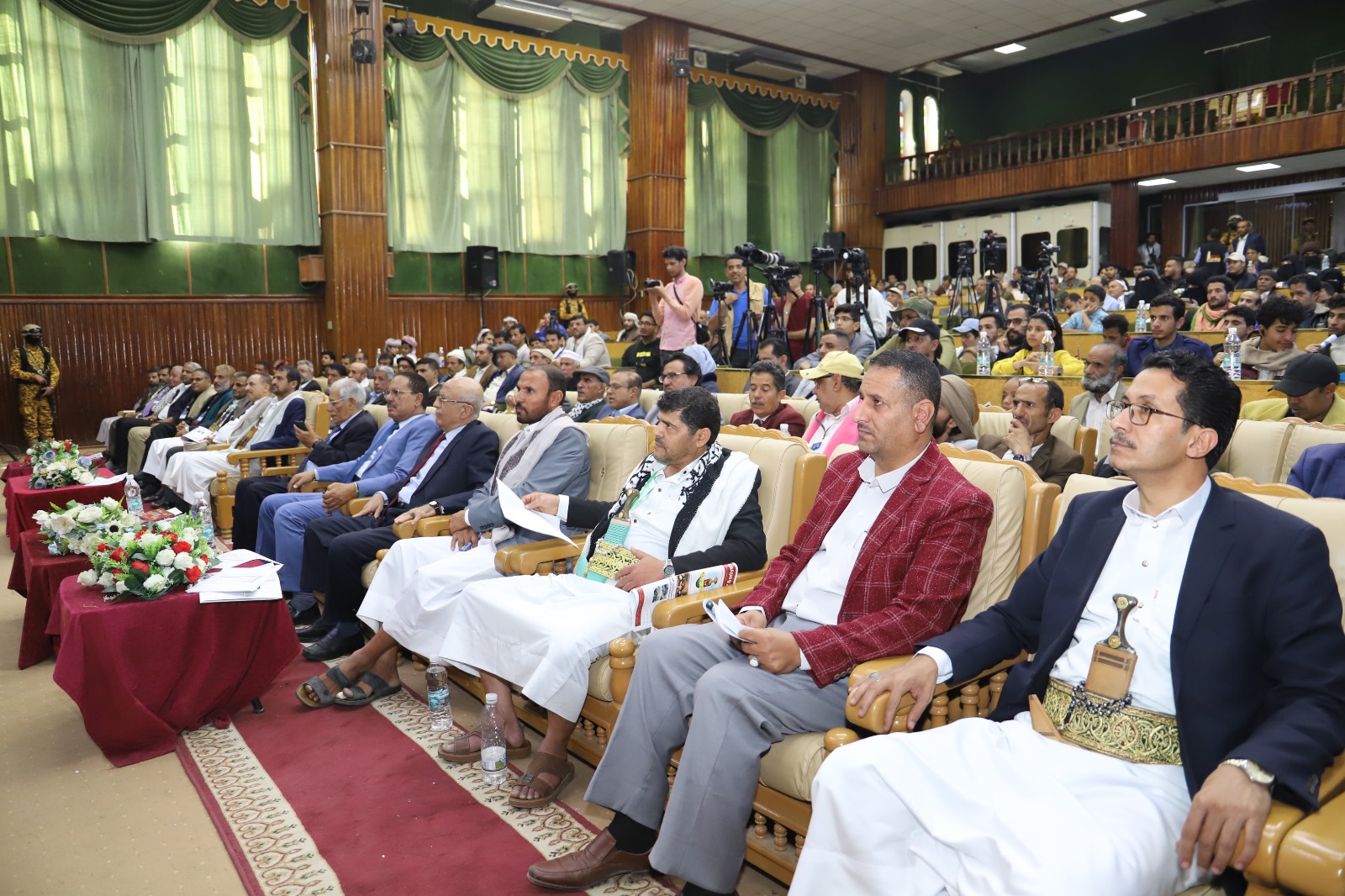 جانب من الحضور في افتتاح أعمال المؤتمر الوطني الأول للمسرح اليمني بصنعاء (الامة برس)